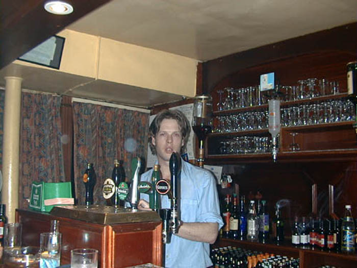 Bartender at Schull.jpg 69.1K